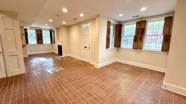 Building Photo - 0086 - Liverman/Liverman