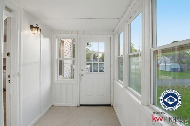 Building Photo - 128 Mounds Ave