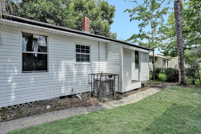 Building Photo - 3803 Gladys St