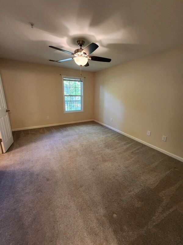 Building Photo - 807 Country Park Dr