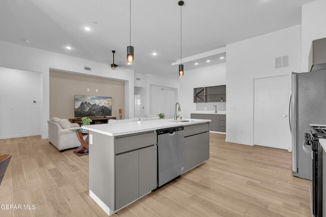 Building Photo - 12713 Captain Claudia CT