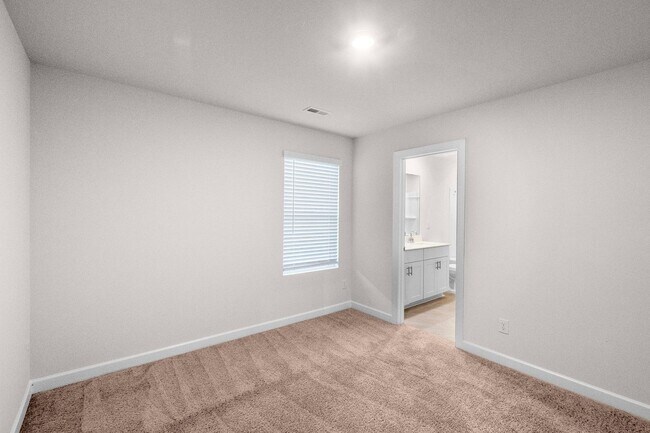 Building Photo - Beautiful and Spacious Home in the Heart o...