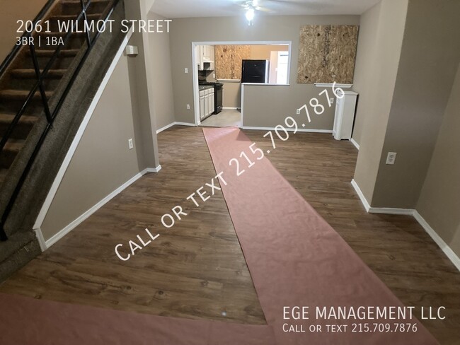Building Photo - 2061 Wilmot St