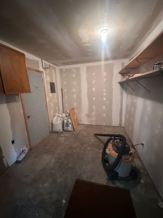 Building Photo - Welcome to this charming 3-bedroom, 2-bathroom home located in Albuquerque, NM