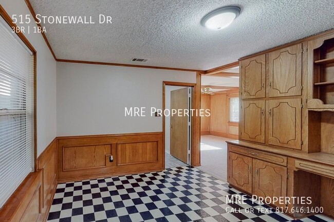 Building Photo - 515 Stonewall Dr
