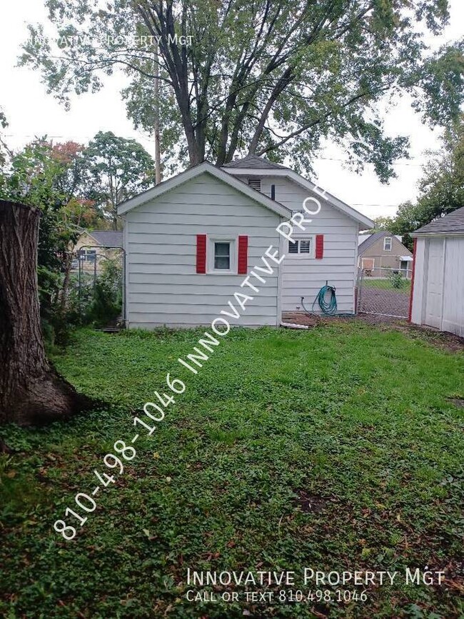 Building Photo - Cute 2 Bedroom, front porch, nice yard!