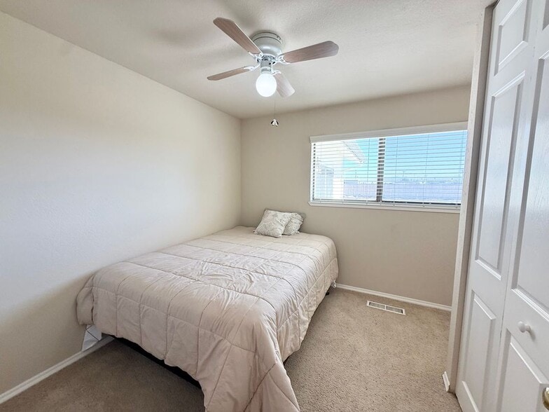 Building Photo - 4460 W Pine Haven Dr