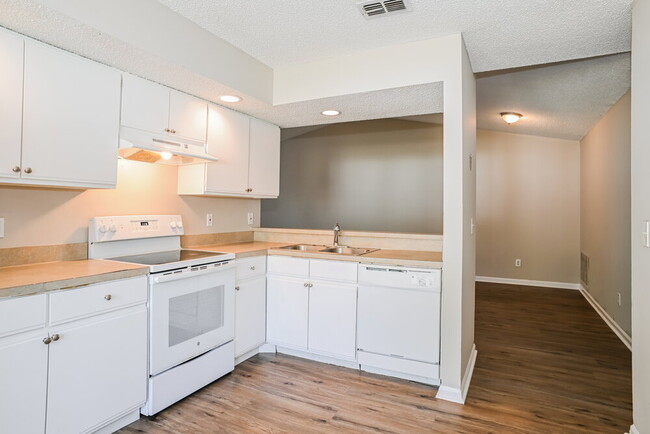 Building Photo - 7811 Aquarius Cir S