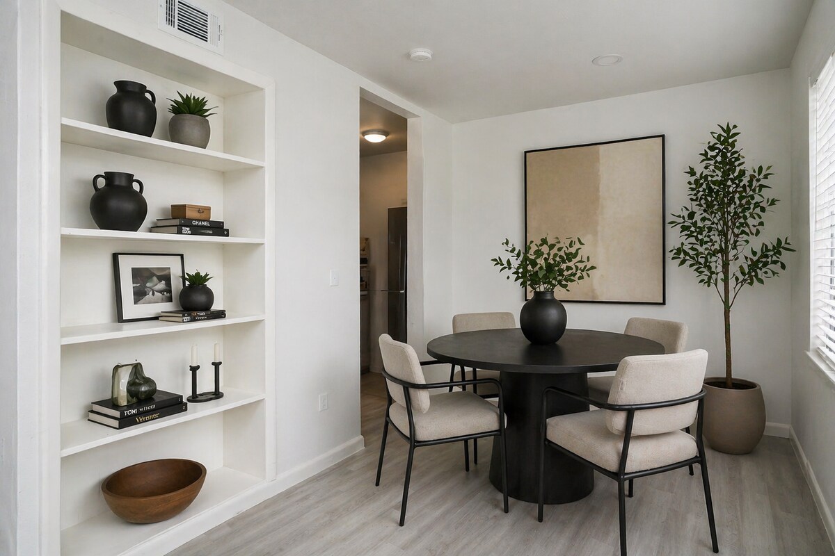 Building Photo - 1107 Shasta Ave W