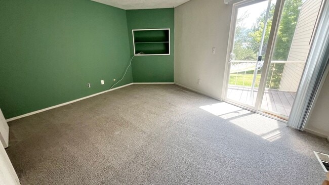 Building Photo - 2 Bedroom/1.5 Bathroom unit in Murray!