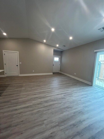 Building Photo - 12817 E Blake St