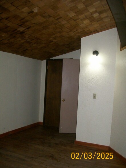 Building Photo - 528 N M St