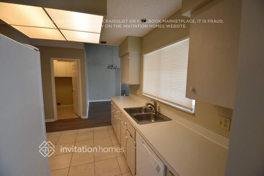 Building Photo - 7115 Queen Palm Cir