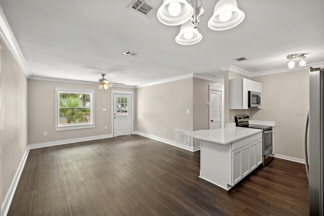 Building Photo - 200 Spencer Dr