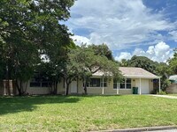 Building Photo - 672 Indian River Dr