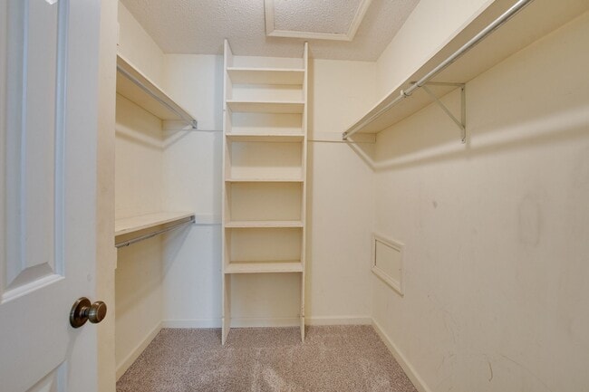 Building Photo - 6201 Friar Tuck Dr NW