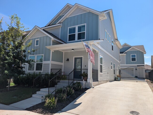 Building Photo - 160 Rioja