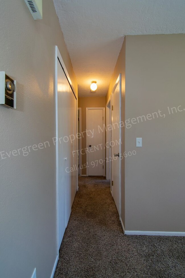 Building Photo - Great 2 bed 1 bath Condo in a Great Location!