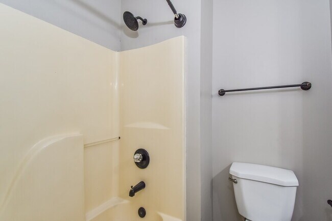 Building Photo - 4127 Lake Cross Dr W