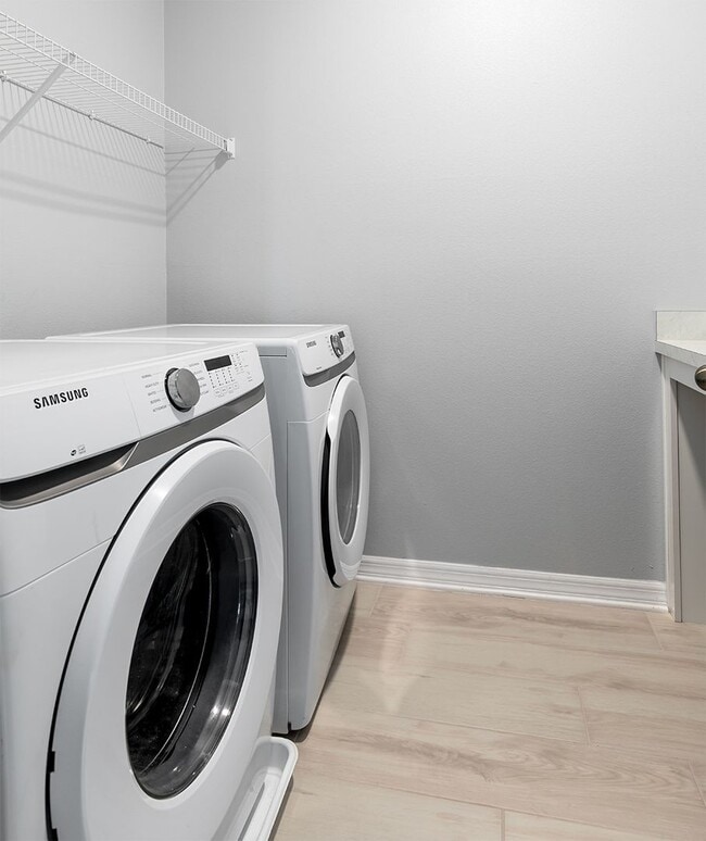 Building Photo - AMAZING 3/4 GORGEOUS HOME IN GATED COMMUNI...