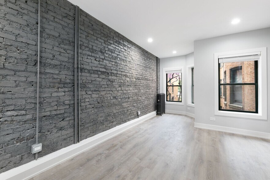 Building Photo - 7740 N Eastlake Ter