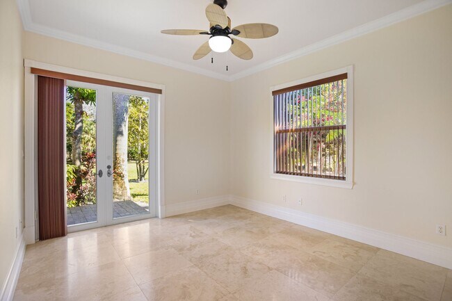 Building Photo - ** OAKES ESTATES ** 4 BED + DEN / 3.5 BATH...