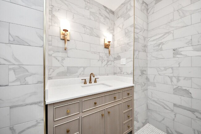 Building Photo - Luxury Living Meets Modern Elegance in the Heart of Houston