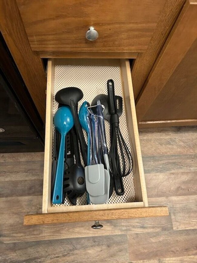 Building Photo - COZY MOBILE HOME AVAILABLE! 1 bed 1 bath in Stardust Mobile Home Park.