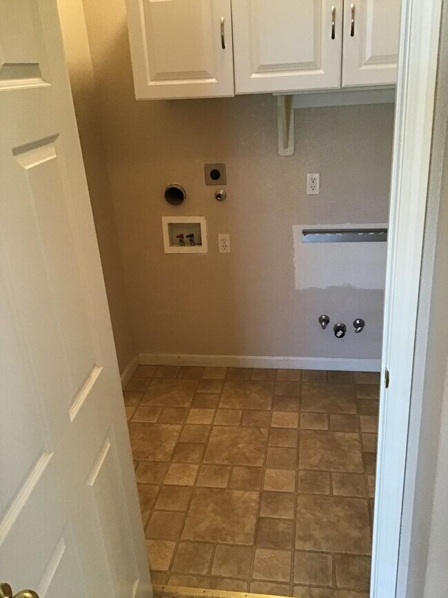 Building Photo - Lovely Home in a Gated community on the...