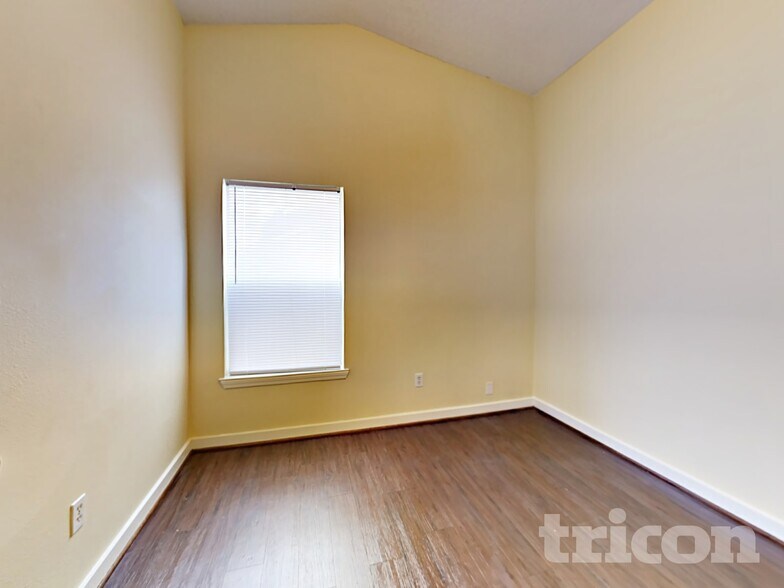 Building Photo - 3247 Jorns St