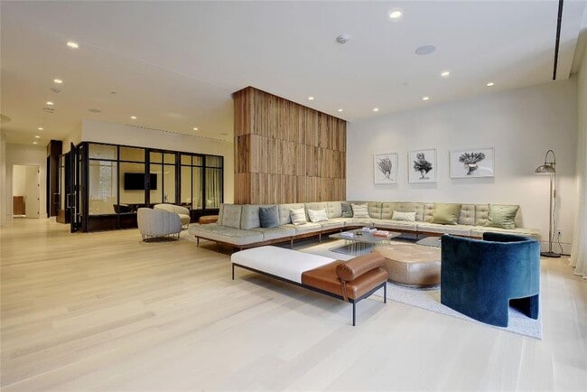 Building Photo - 501 West Ave