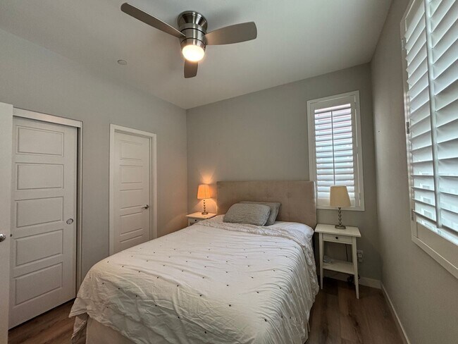 Building Photo - Updated 4 Bedroom 3.5 bath Condo located i...