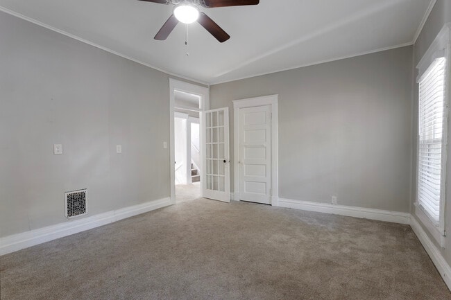 Building Photo - 915 E 29th St