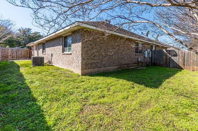 Building Photo - Available August 2026! 3 Bedroom 3 Bathroom Duplex with Fenced Yard!