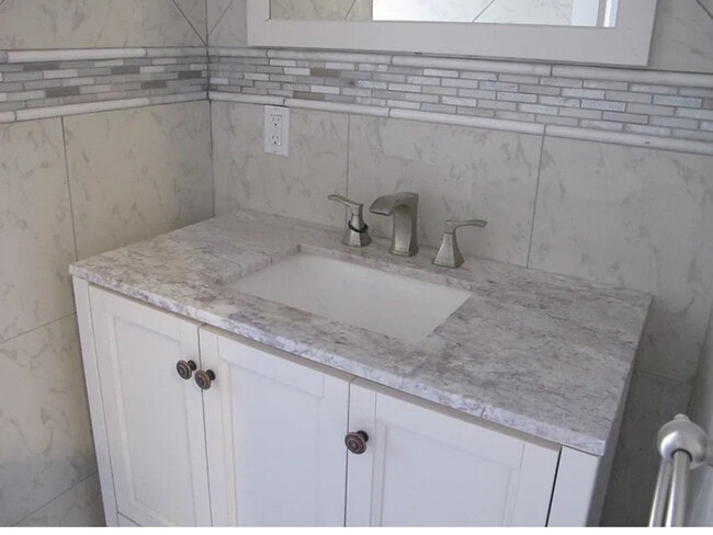 Building Photo - 63 Oxford Pl