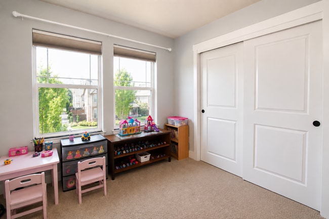 Building Photo - 402 NE 77th Ave