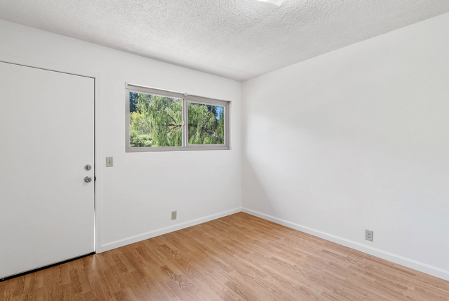 Bedroom - 301 Canham Rd