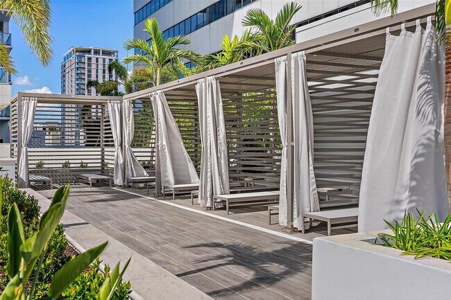 Building Photo - 301 1st St S