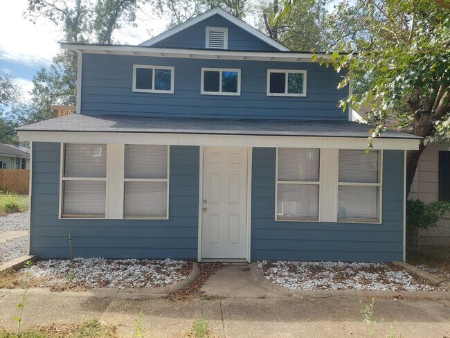 Primary Photo - Cute Duplex Jordan/ Johnson area