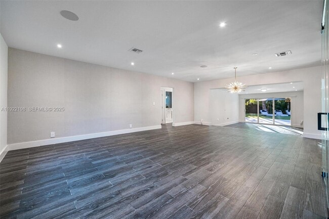 Building Photo - 10618 NE 11th Ct