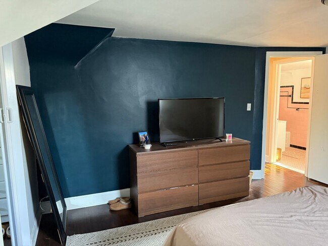 Building Photo - Charming 3 bedroom 1.5 bath in Amherst :