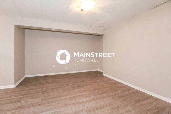 Building Photo - 3 Bedroom Pet-Friendly Home in Lees Summit, MO with Main Street Renewal