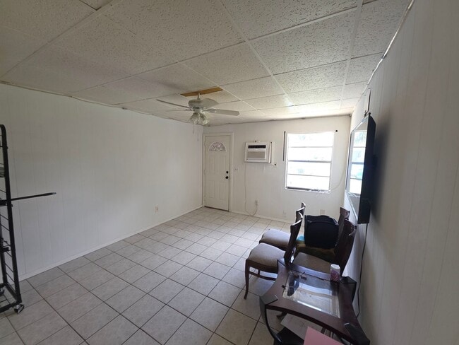 Building Photo - 5587 Lehigh Ave