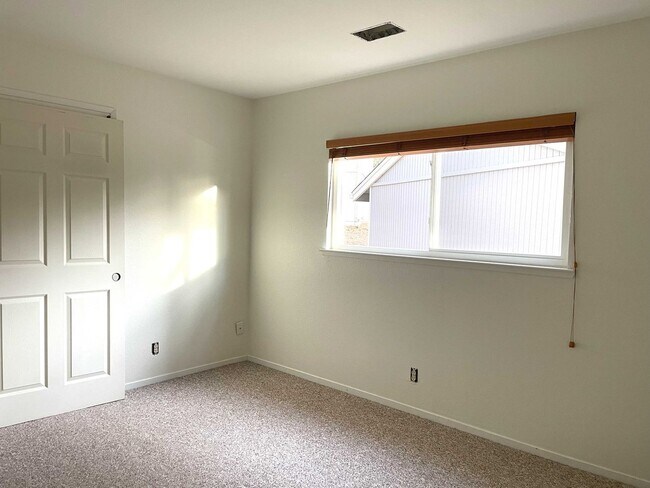 Building Photo - Open Floor plan single story home in beautiful Penn Valley, CA 95946