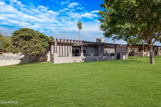Building Photo - 2514 N 60th Pl