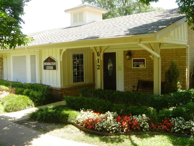 Building Photo - Plantation West