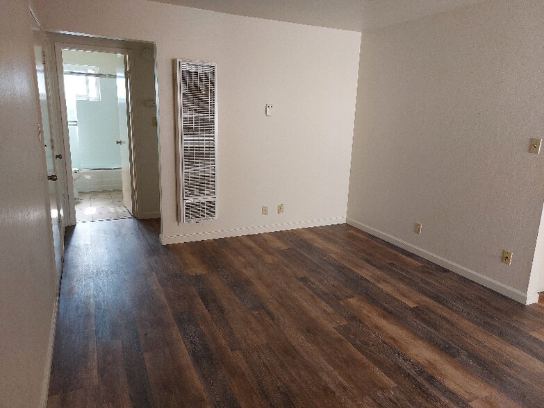 Building Photo - 1100 Ranchero Way