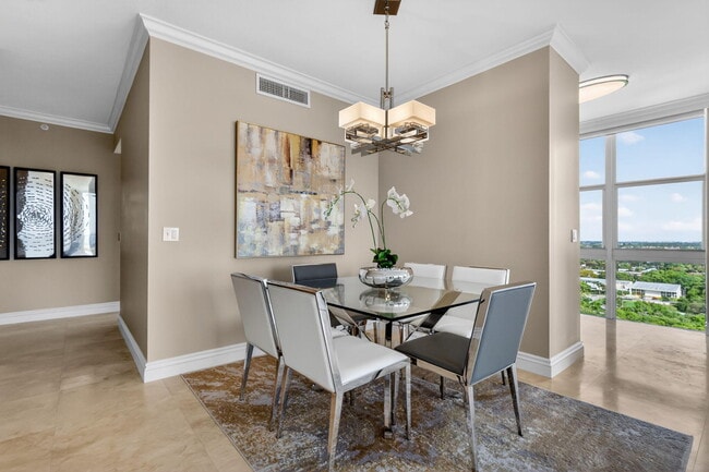 Building Photo - 700 E Boynton Beach Blvd