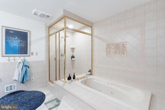 Building Photo - 5837 River Dr