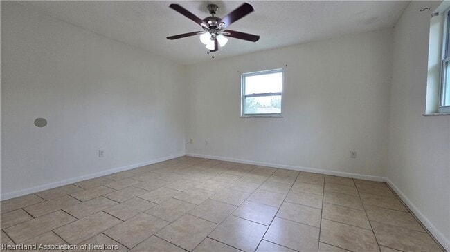 Building Photo - 1552 Cedarbrook St